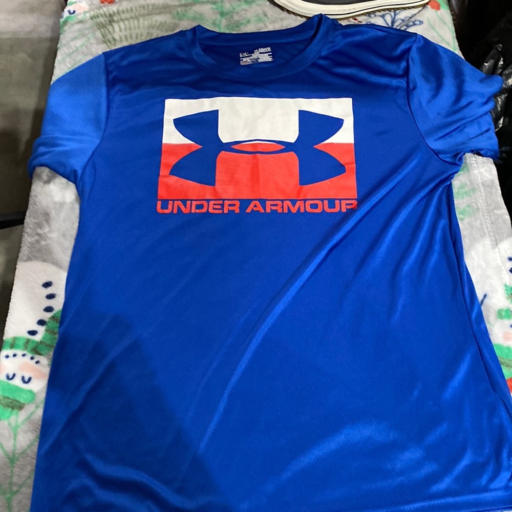 Under armour T-shirt.  305